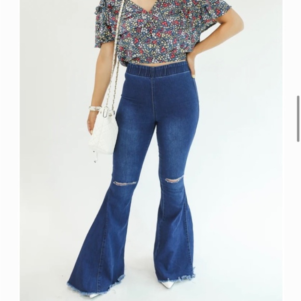 The Logan high waist Flares in dark denim. Elastic waist. Sz L. Boutique